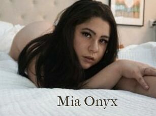 Mia_Onyx