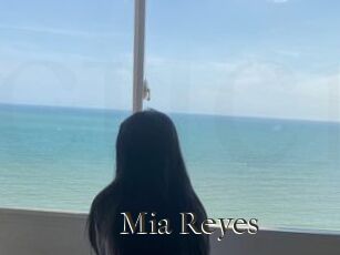 Mia_Reyes